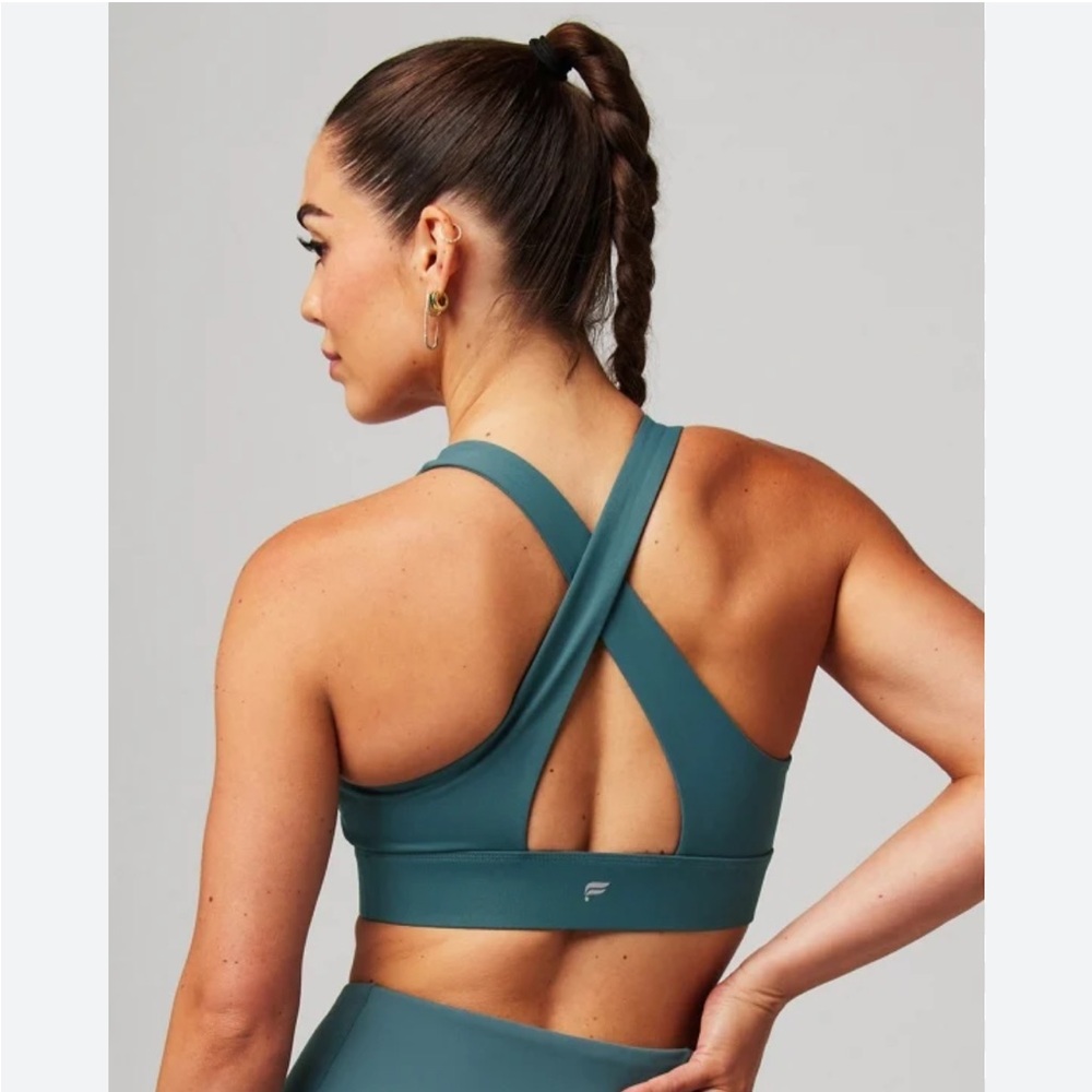 Oasis Twist Medium Impact Sports Bra in Storm Slate - Picture 2 of 10